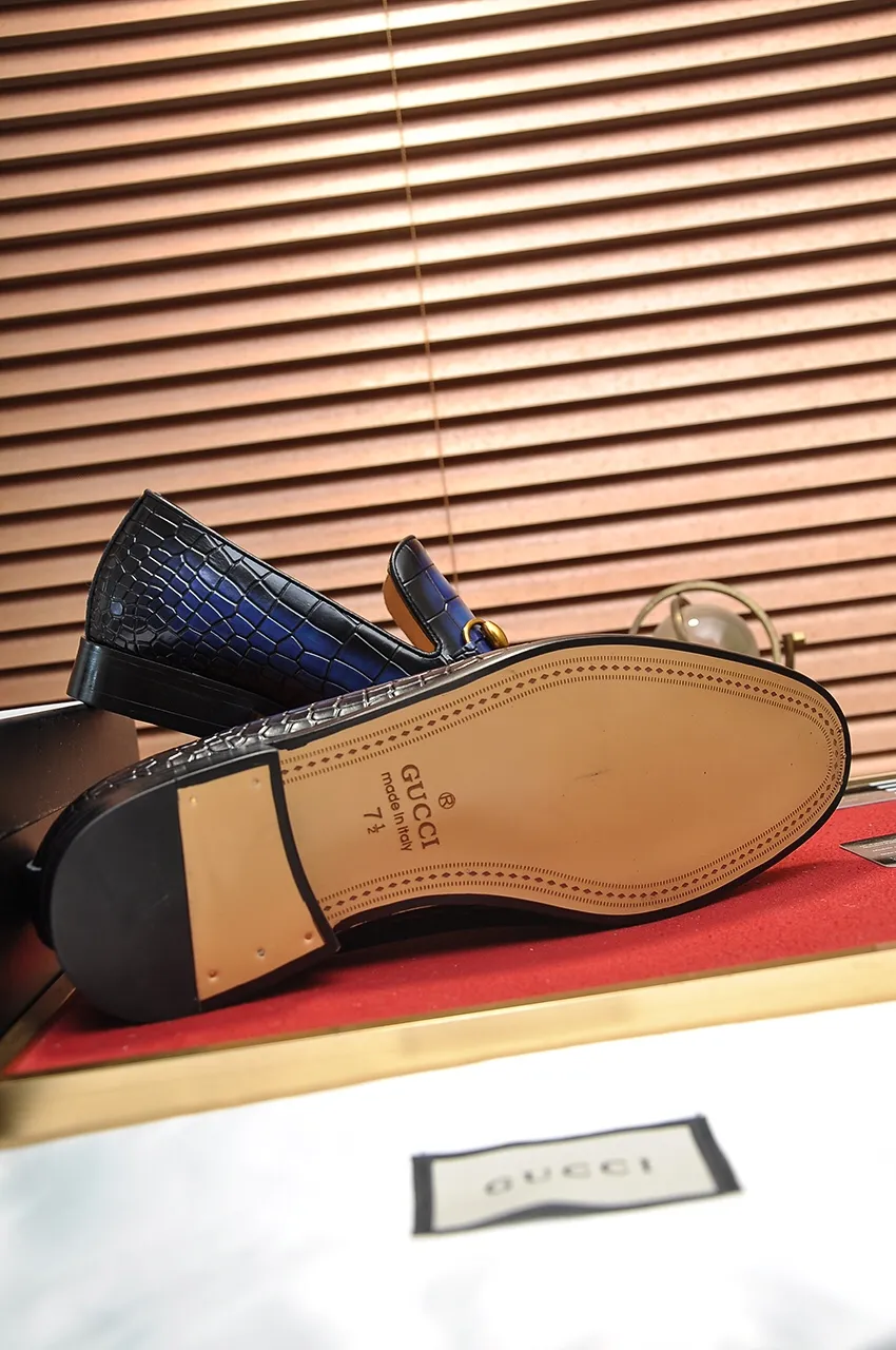 Men's shoes💰560💶Italy's top luxury men's shoe giant (GUCCI) (Gucci) (full cowhide lining) new arrival🍃Original European style🔰 Pleasant to the eye😍In order to make the shoes more durable and non-deformable🌀The production continues to follow traditional methods but there is still no lack of innovation💪Choose original sheepskin for the leather♻️ Smooth and natural And extra bright ⭐Made of imported cowhide, the first choice of rich people 38-45 (45 customized)